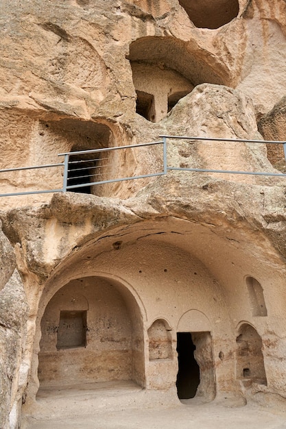 Kulturhistorisches Erbe Georgiens Vardzia ist eine alte Höhlenstadt im Felsen