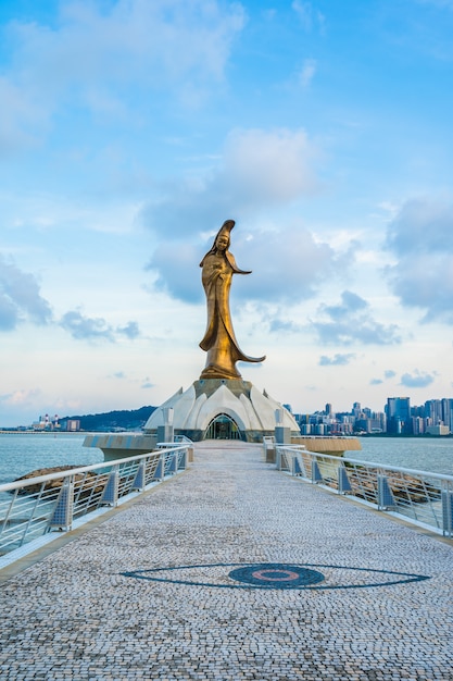 Foto kun iam estátua marco na cidade de macau