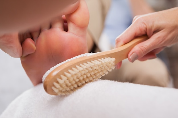 Kunde, der Pediküre am Nagelsalon erhält