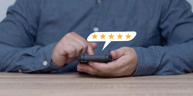 Kunden bewerten 5-Sterne-Zufriedenheit über den Online-Fragebogen zur Serviceerfahrung