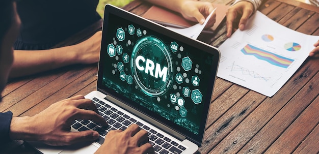 Kundenbeziehungsmanagementsystem auf modischem Computer für CRM-Geschäft