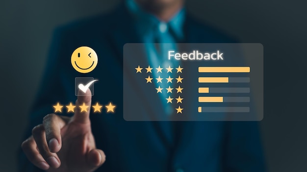 Kundenzufriedenheit Umfrage Konzept Dienstleistungserfahrung Bewertung Online-Anwendung Bewertung der Produkt-Service-Qualität durch den Kunden Benutzerfeedback und Bewertung Zufriedenheit 5-Sterne-Score glückliches Lächeln