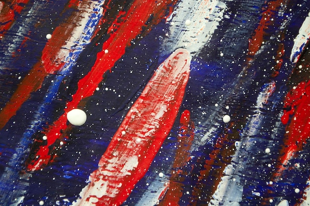Kunstkreative Leinwand mit gezeichneten Linien aus blauer, weißer, roter Farbzeichnung, die mit Gouachefarben gemalt wurde
