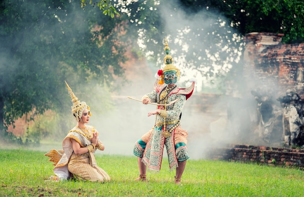 Kunstkultur Thailand Tanzen in maskiertem Khon im Literatur-Ramayana