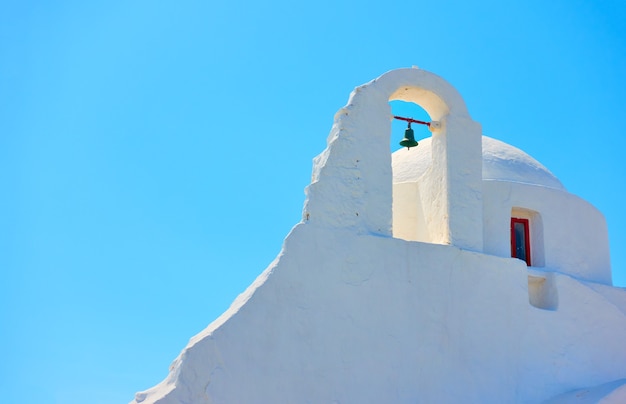 Kuppel und Glockenturm der Kirche Panagia Paraportiani auf der Insel Mykonos, Griechenland