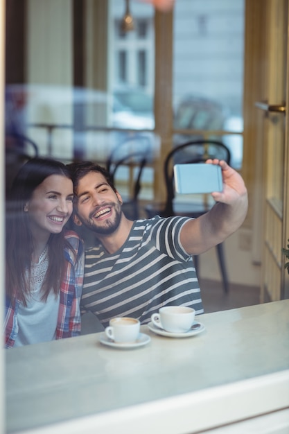 Kuppelkirche unter Selfie im Café