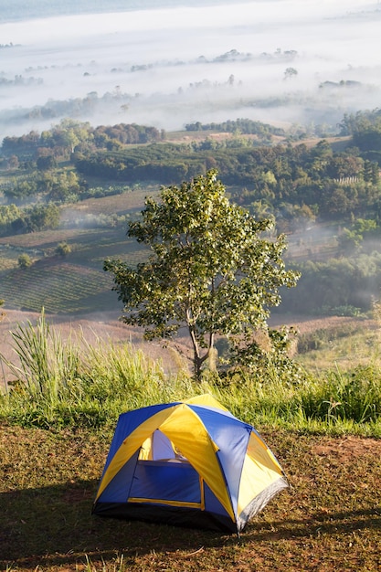 Kuppelzeltcamping am Aussichtspunkt Khao Takhian Ngo in Khaokho PhetchabunThailand