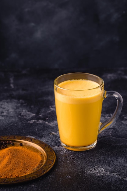 Foto kurkuma latte golden milk gesundes getränk