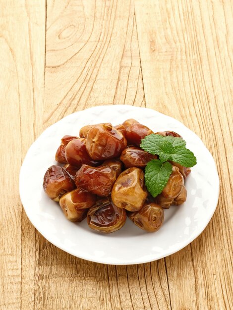 Kurma Sukari o Sukkari Dates es un tipo de fechas de Oriente Medio que suele comer durante el Ramadán