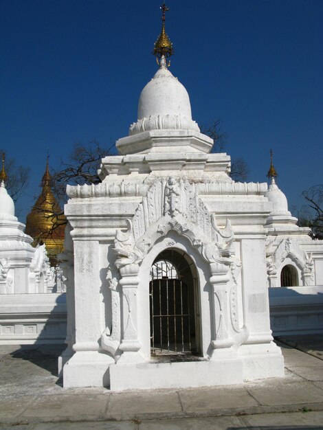 Kuthodaw Pagoda o maior livro do mundo Mandalay Myanmar