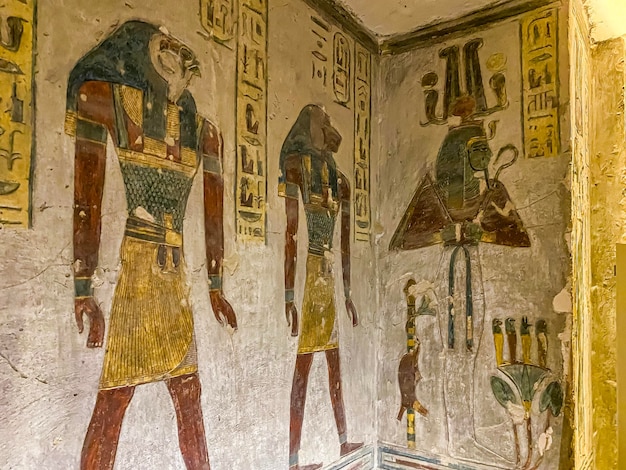 KV11 no Vale dos Reis egípcio, na necrópole de Tebas, Luxor, Egito
