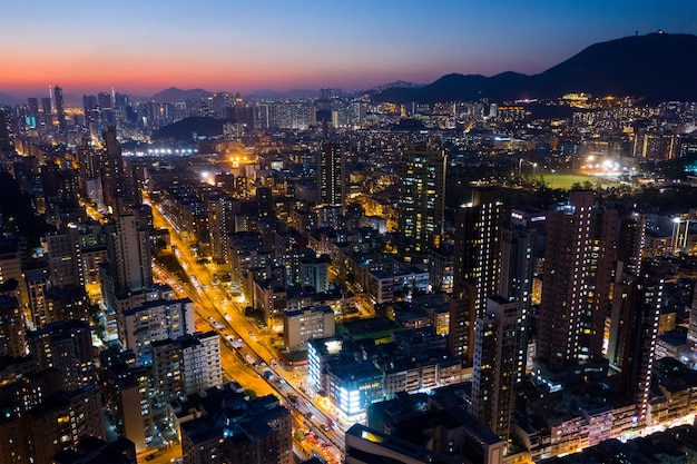 A kwa Wan, Hong Kong 29 de enero de 2019: ciudad de Hong Kong por la noche