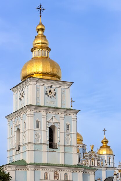 KYIV UCRÂNIA 04 DE JUNHO DE 2022 St Michael's Golden Domed Cathedral Funcionando Mosteiro em Kiev