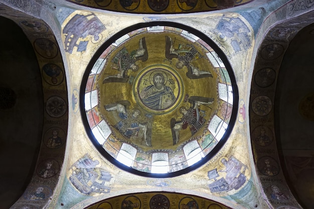 KYIV UCRANIA 11 de septiembre de 2022 Interior de la Catedral Ortodoxa de Kiev