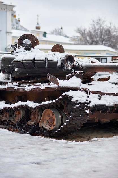 Kyiv, ucrânia - 26 de novembro de 2022 um tanque russo t-72 destruído. guerra da rússia contra a ucrânia.