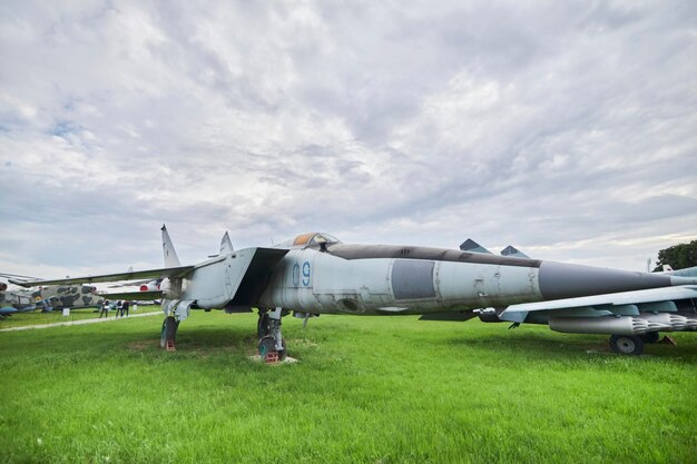 KYIV, UCRANIA - 29 DE MAYO DE 2021 MiG-25 Air Force en exhibición en el Museo Estatal de Aviación