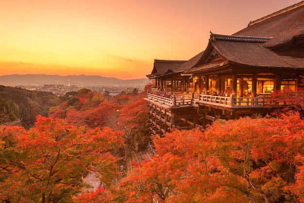 Kyoto Japan im Kiyomizudera-Tempel im Herbst