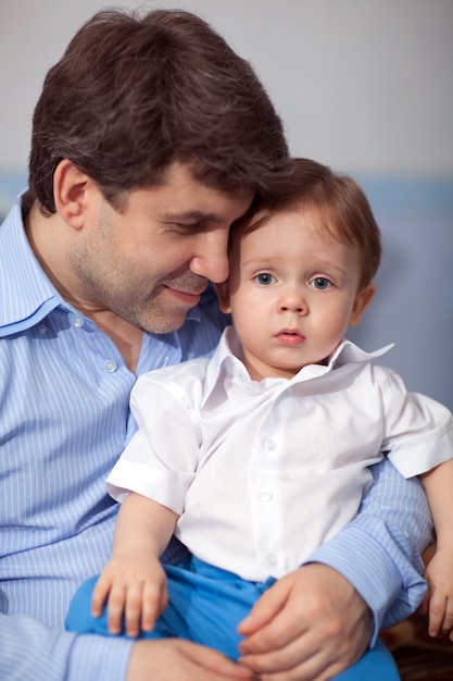 Él está feliz y orgulloso de tener un hijo