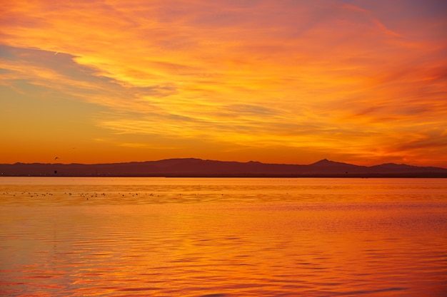 La Albufera lago pôr do sol em El Saler de Valência