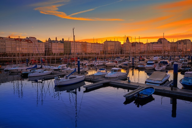 La coruña pôr do sol porto marina na galiza espanha