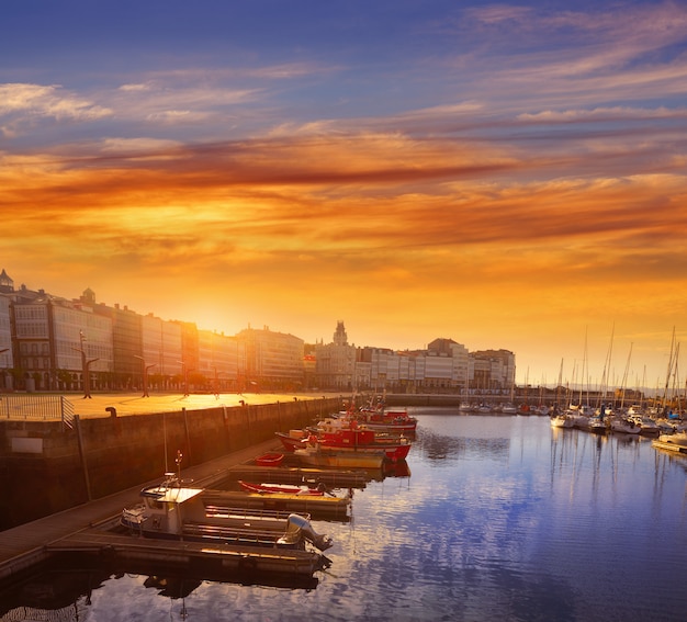 La Coruna Port nascer do sol na Galiza da Espanha