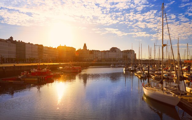 La coruna port nascer do sol na galiza da espanha