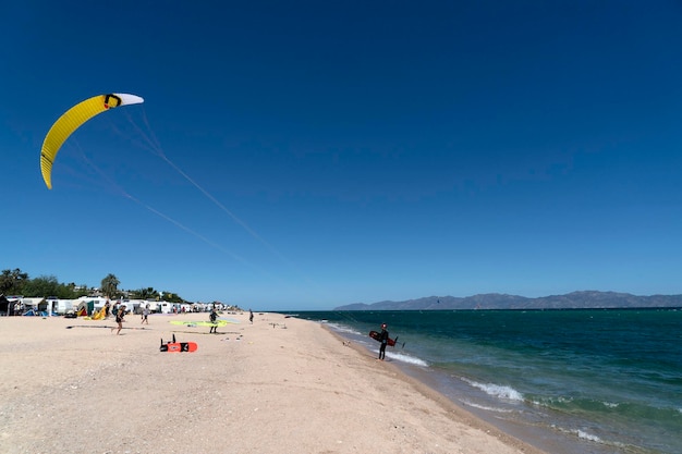 LA VENTANA, MEXIKO – 16. FEBRUAR 2020 – La Ventana auf Englisch, der Window Beach ist ein Riesenspaß für amerikanische Kitesurfer