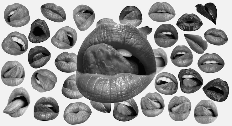 Foto los labios y la boca el fondo de los labios rojos los labios femeninos la lengua sexy lamendo los labios sensuales