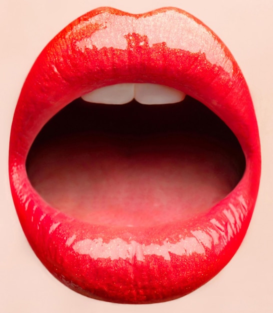Lábios de beleza lábio bonito batom rosa brilhante Fechar macro boca bonita maquiagem sensual Retrato de lábios vermelhos isolados Lábios vermelhos maquiagem boca sensual lábio sexy