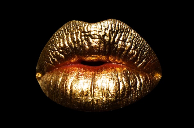 Lábios de impressão de boca de ouro lábios de ouro de luxo batom boca de mulher sexy e sensual isolada em preto bac