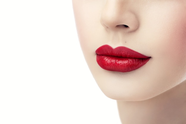 labios en lápiz labial rojo