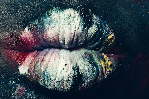 Labios pintados femeninos