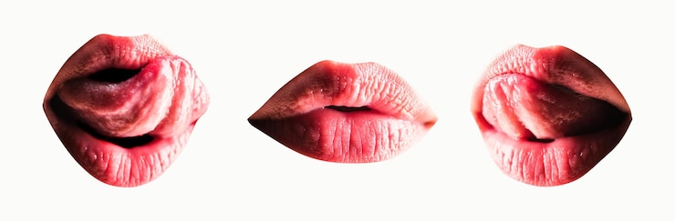 Foto los labios sexys establecen la boca de la mujer con una lengua sensual cerca con maquillaje de lápiz labial de aceite expresando
