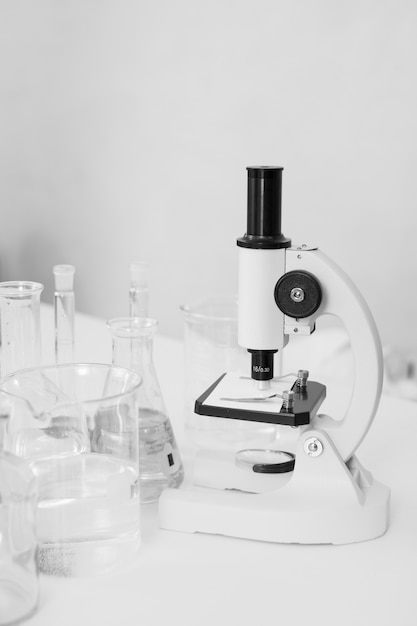Labor-Glaswarenausrüstung des Wissenschaftsmikroskop-Labortests chemische. Forschung und Entwicklung c
