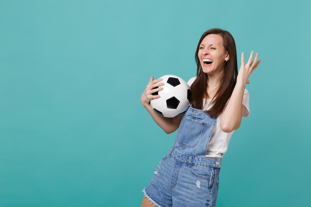 Lachender Fußballfan der jungen Frau jubelt auf Menschen Emotionen, Sport Familienfreizeitkonzept.