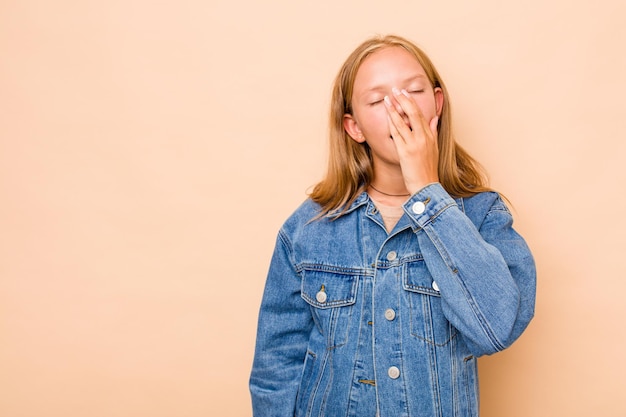 Lachendes glückliches sorgloses natürliches Gefühl