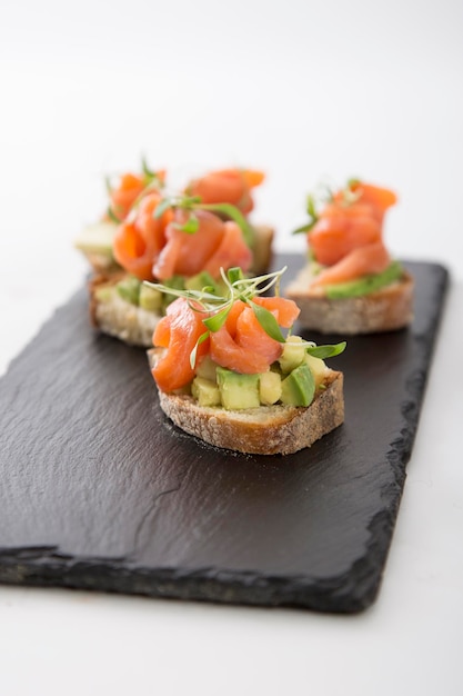 Lachs-Bruschetta-Vorspeise-Vorspeise auf Brot