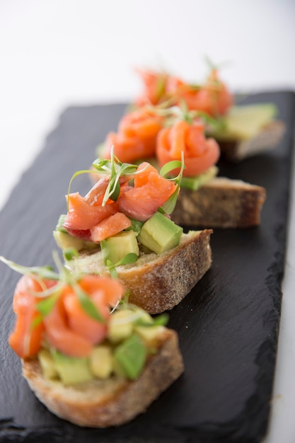 Lachs-Bruschetta-Vorspeise-Vorspeise auf Brot