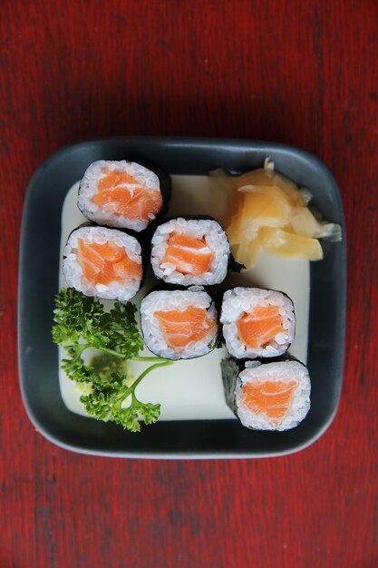 Lachs Maki Sushi