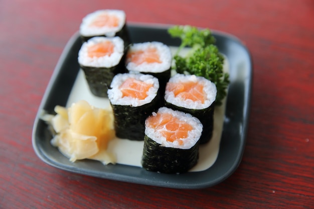 Lachs Maki Sushi