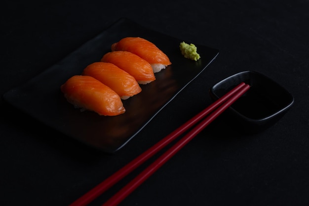 Lachs-Nigiri-Sushi