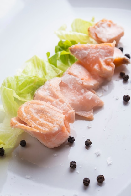 Lachs und Salat