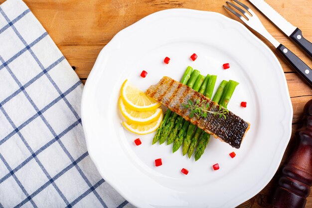 Lachsfischkochen zum Mittagessen