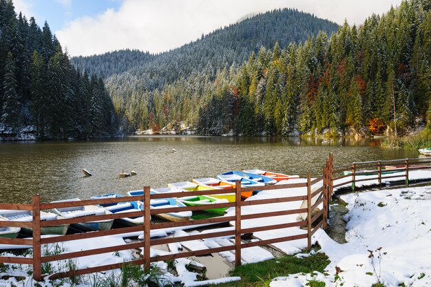 Lacul Rosu con nieve, Lago Rojo, Rumania