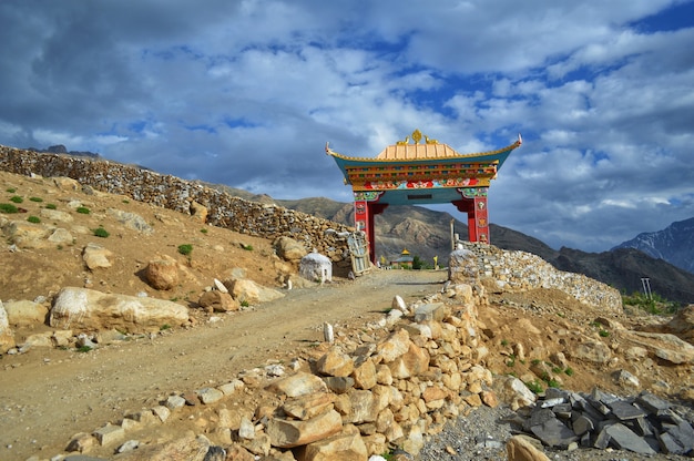 Foto ladakh village gate