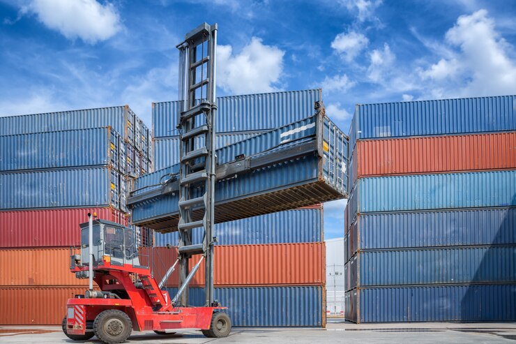 Laden von Containerboxen für Kranheber