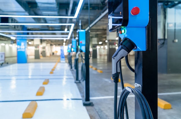 Ladestation für Elektroautos zum Laden der EV-Batterie. Stecker für Fahrzeug mit Elektromotor.