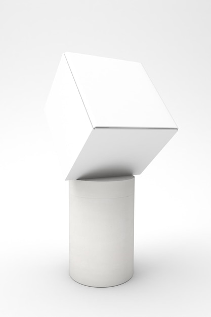 Lado da perspectiva da caixa equilibrada em fundo branco