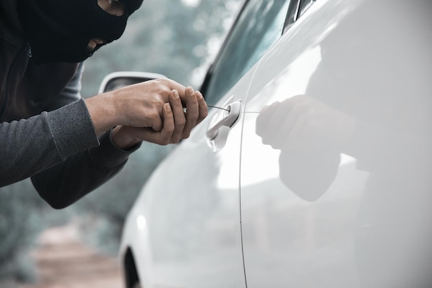 Ladrão com carro