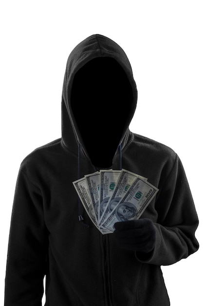 Un ladrón con dinero contra un fondo blanco